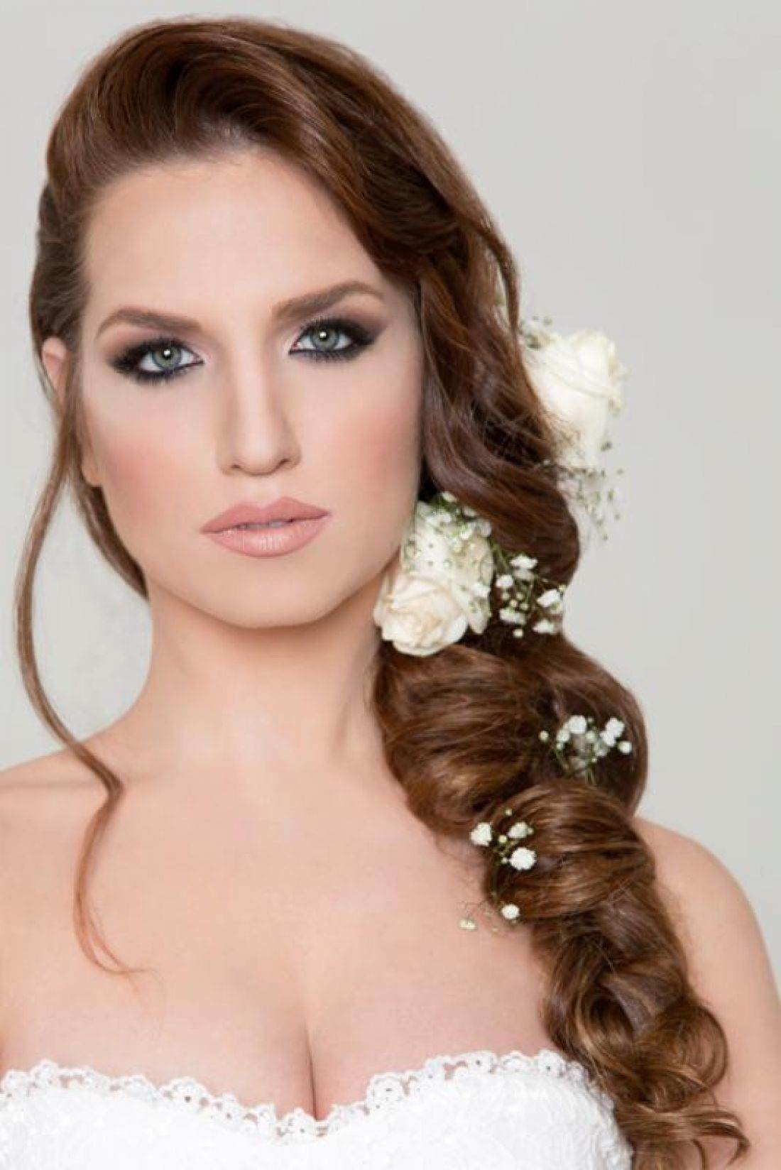 Moda Sposa: la scelta dell'acconciatura in base all'abito ... Moda Sposa: la scelta dell'acconciatura in base all'abito ...