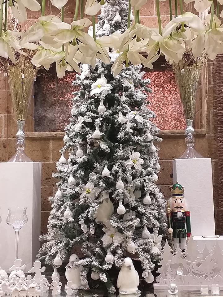 Albero Di Natale Bianco Nero E Oro.L Oscurita Non Esiste Con Il Natale Pichs Weddings